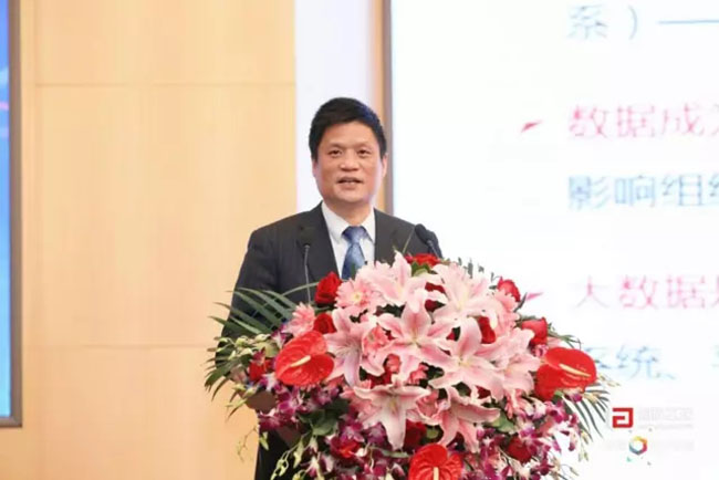 庄闲游戏集团董事长、首席研究员杨冰之先生于4月21日在庄闲游戏互联举办的“2017第二届政务大数据发展与合作研讨会暨数据母体产品发布会”上进行演讲