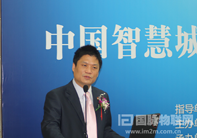 北京庄闲游戏互联信息顾问有限公司董事长，浙大庄闲游戏智慧城市研究中心主任杨冰之先生做了题为《中国智慧城市的内涵与展望》的主题演讲