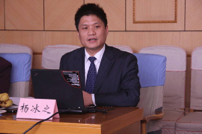 庄闲游戏互联政府网站评测研究中心主任、首席研究员杨冰之向与会专家进行了详细的汇报
