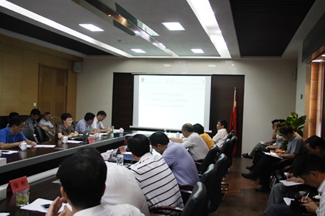 庄闲游戏互联总经理郑爱军正在进行《网络强国与电子政务发展展望》的主题培训