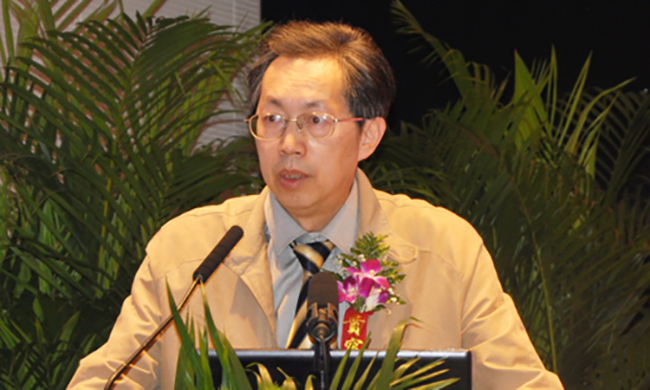 中国社会科学院信息化研究中心秘书长姜奇平以《智慧企业三化融合：业务平台化、员工创客化、用户个性化》为主题发表了精彩演讲
