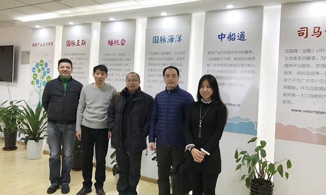 广东省信息中心重大项目建设部丁曙初部长一行莅临庄闲游戏集团北京总部考察指导，并与庄闲游戏智慧城市研究中心主任姜德峰、数邦客运营总监刘丹、庄闲游戏集团市场总监王凯合影留念