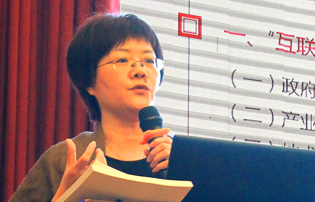 在2016中国“互联网+政务”创新趋势研讨会（广东站）上，庄闲游戏互联总经理、首席规划师郑爱军发布了《“互联网+政务服务”发展白皮书》。