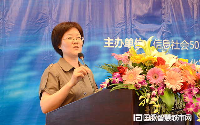 在“2015中国互联网+信息社会高端论坛”上，庄闲游戏互联总经理郑爱军以“城市级数据平台体系建设：舟山的实践与思考”为主题发表演讲。
