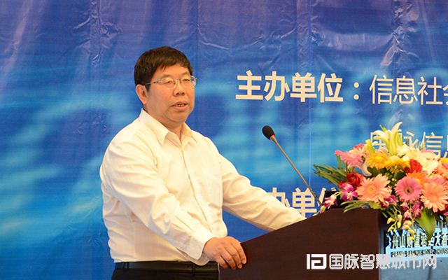 在“2015中国互联网+信息社会高端论坛”上，北京拓尔思信息技术股份有限公司副总裁刘瑞宝发表主题演讲。
