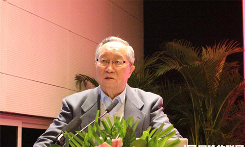 在"第六届（2014）中国智慧城市发展年会"上，中国互联网协会副理事长、国家信息化专家咨询委员会委员高新民发表主题演讲