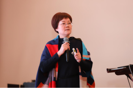 庄闲游戏集团总经理、研究院院长郑爱军在首届长三角营商环境专题论坛上演讲